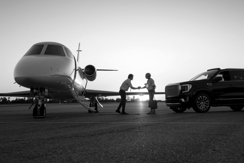 Car Service to Signature Aviation EFD